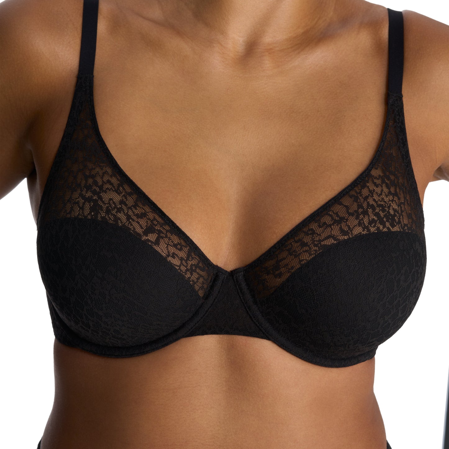 A black full fit smoothing contour underwire bra with lace detailing.