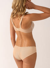 Load image into Gallery viewer, Agathe Underwire Low-Necked Bra

